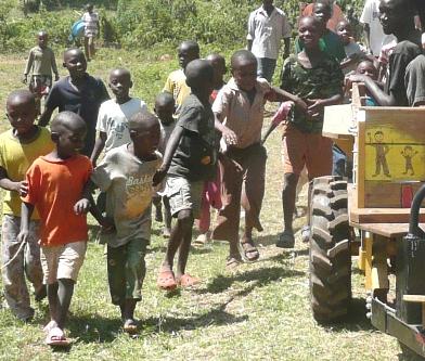 Kids chase BUV in Kenya-ILS