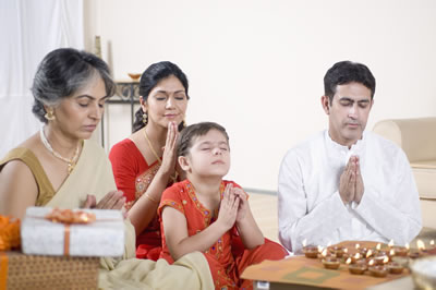 indian-family-praying.jpg